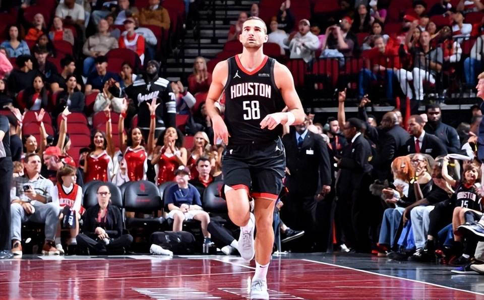 月出生, 老鹰参加了, jpeg