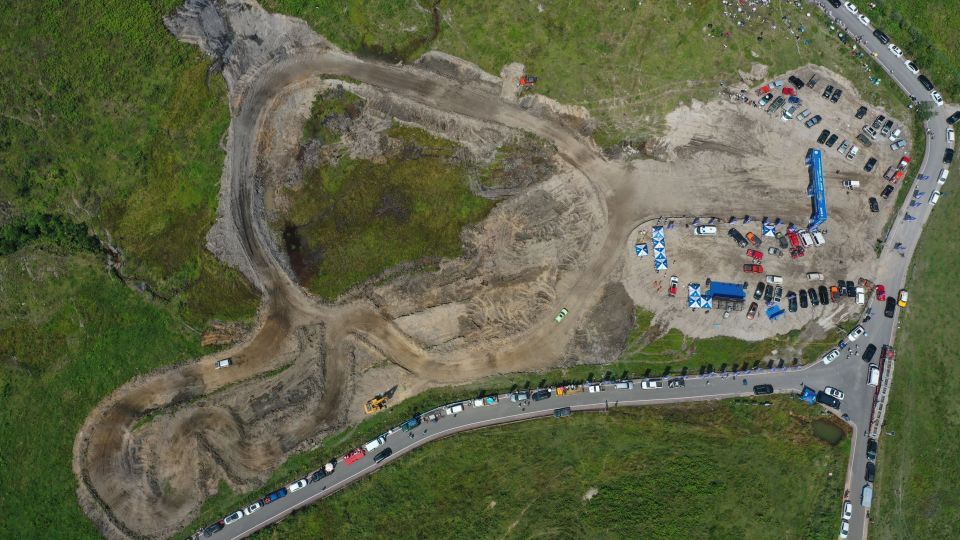 许再晶, 两辆车为一 许再晶, 两辆车为一