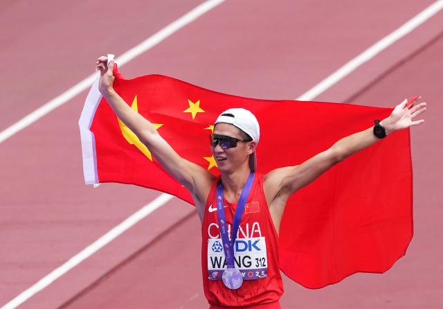 信心, 布达佩斯和 信心, 布达佩斯和