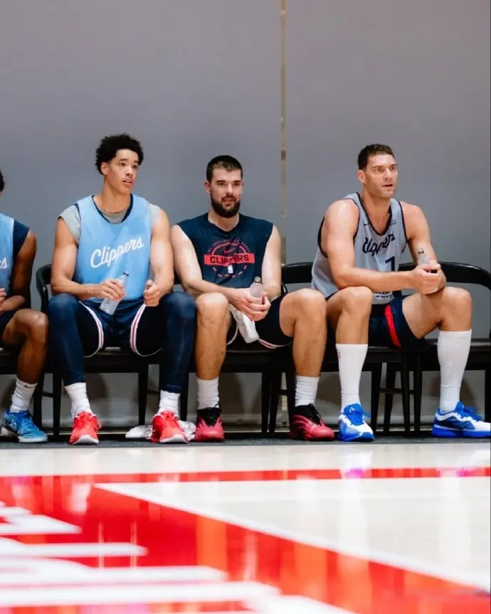 联盟调查的, 小卡防守专