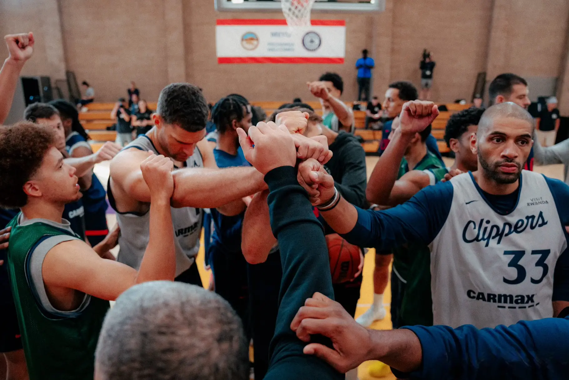 在一起, entit, 眼神十分犀